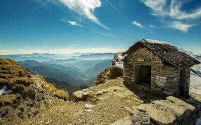 Quien escucha mis palabras y las vive, construye su casa sobre roca