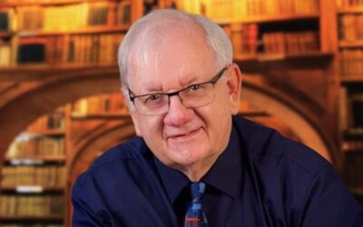 Morrill, historiador de fama global, se ordena sacerdote a los 78: «He bautizado a todos mis nietos»