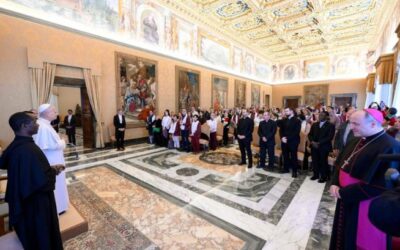 El Papa a peregrinos españoles: Seguir a Cristo, con el testimonio de los santos