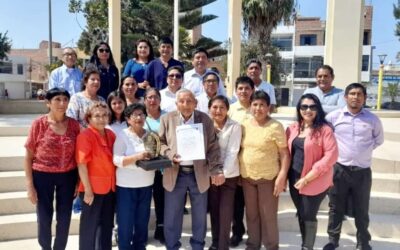 A los 94 años, don Catalino Puican sostiene entre sus manos el legado de Eten: la fe hecha libro
